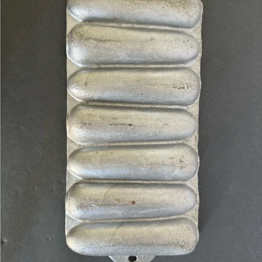 VTG 7 SLOT CORN STICK CORNBREAD BAKING PAN MOLD